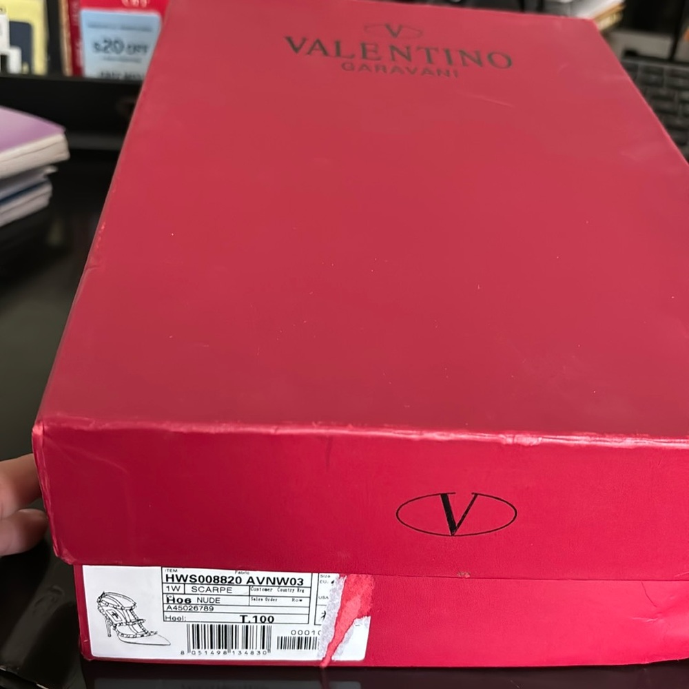 Size 39 Valentino studded heels
